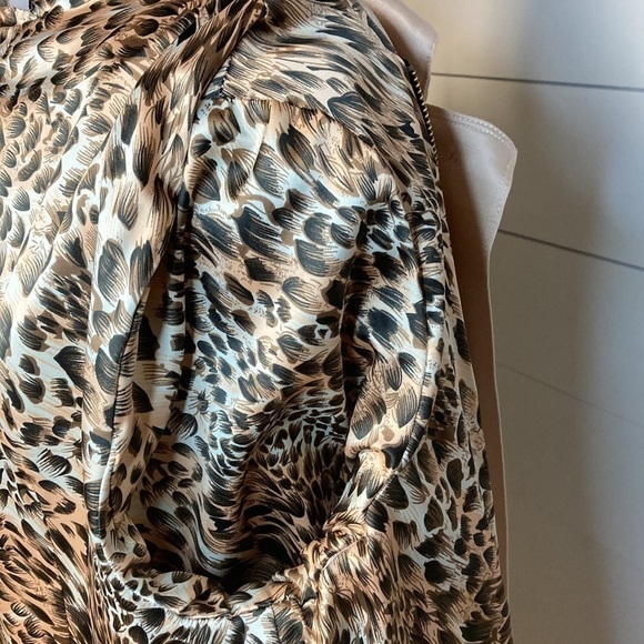 Robertson Los Angeles Trench Coat - Picture 11 of 16